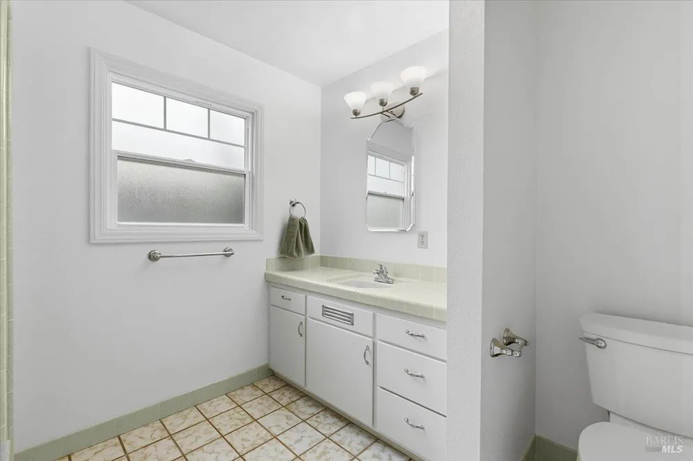2112 Geary Drive Santa Rosa, CA 95404