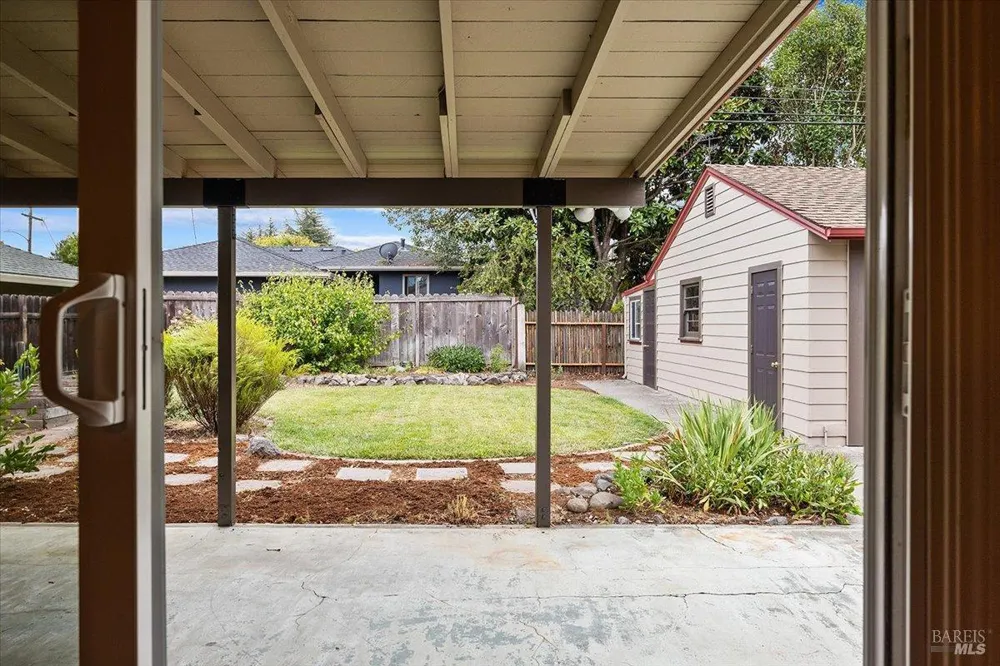 2112 Geary Drive Santa Rosa, CA 95404