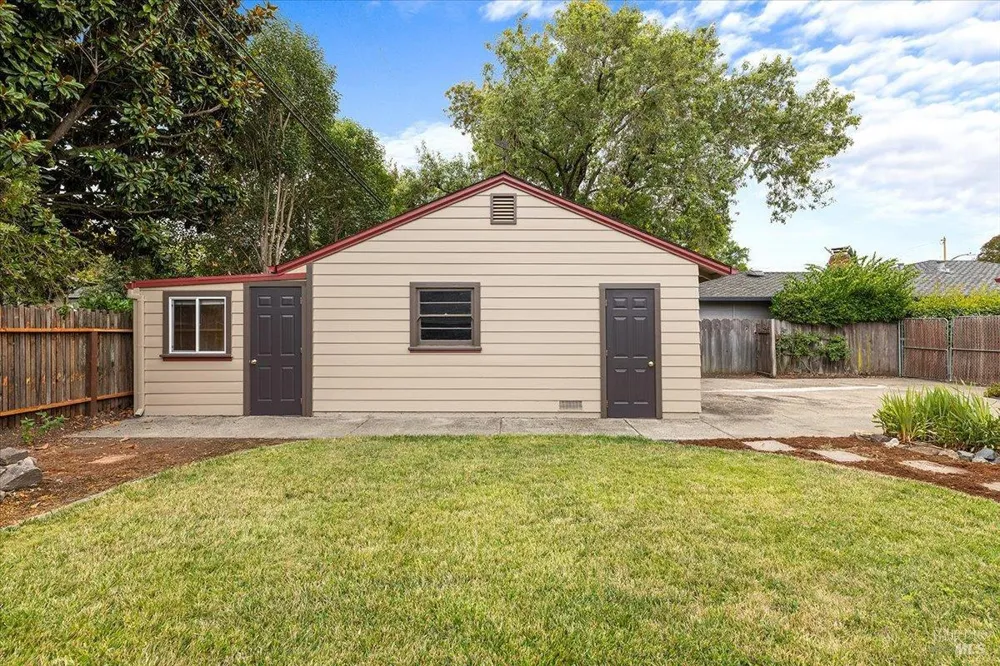 2112 Geary Drive Santa Rosa, CA 95404