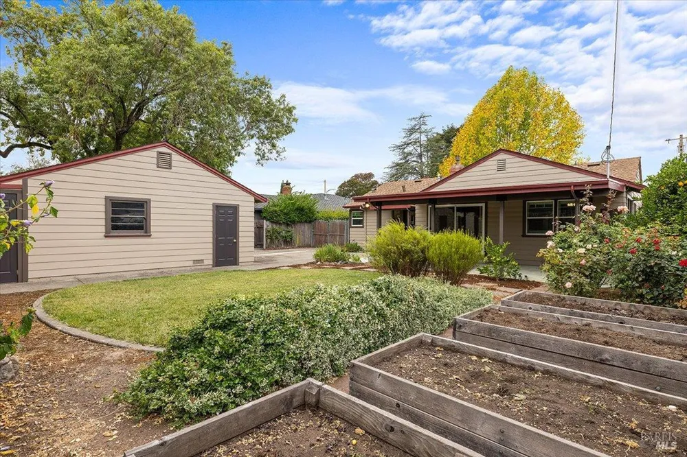 2112 Geary Drive Santa Rosa, CA 95404
