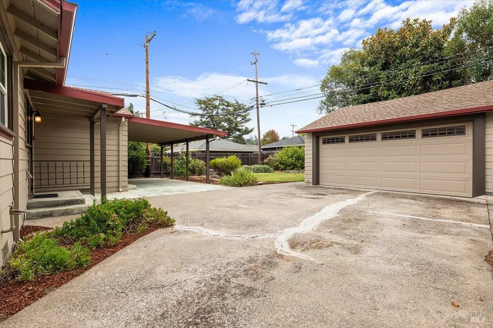 2112 Geary Drive Santa Rosa, CA 95404