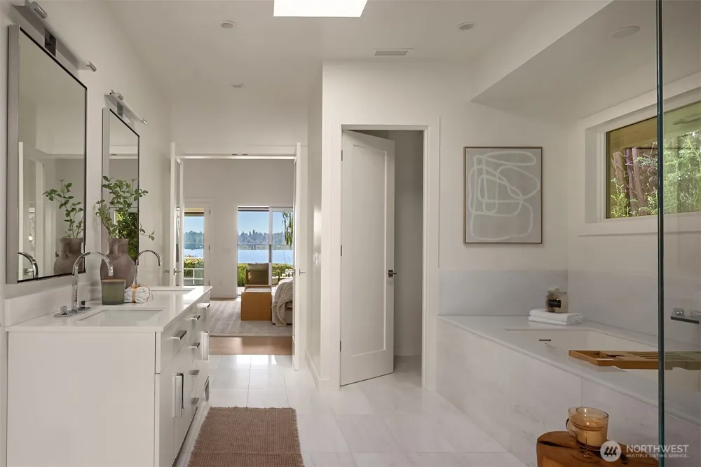 3517 43rd Avenue NE Seattle, WA 98105
