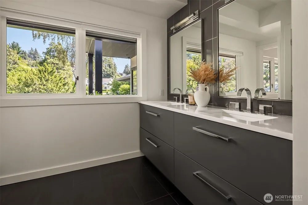 3517 43rd Avenue NE Seattle, WA 98105