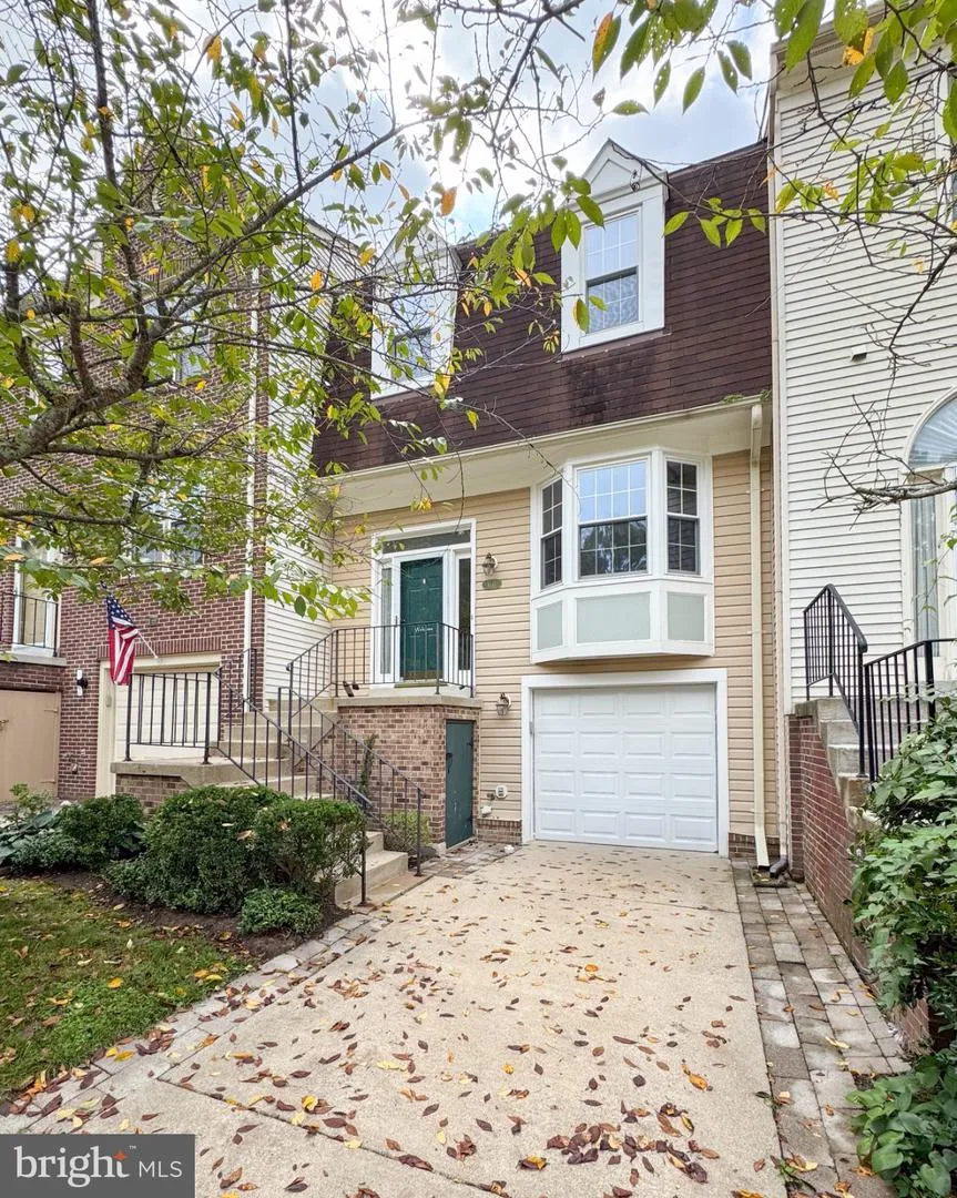 8111 SQUIRREL RUN ROAD Springfield, VA 22152