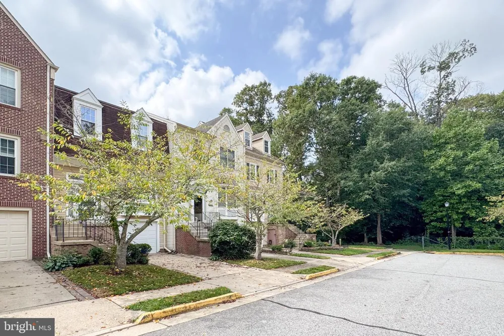 8111 SQUIRREL RUN ROAD Springfield, VA 22152