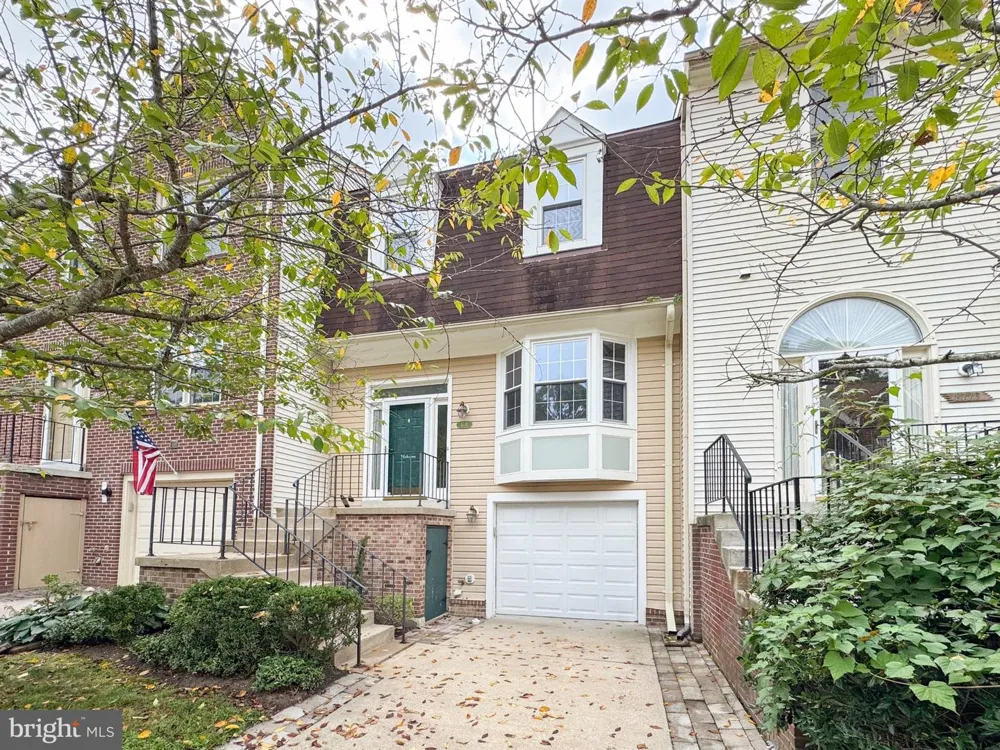 8111 SQUIRREL RUN ROAD Springfield, VA 22152
