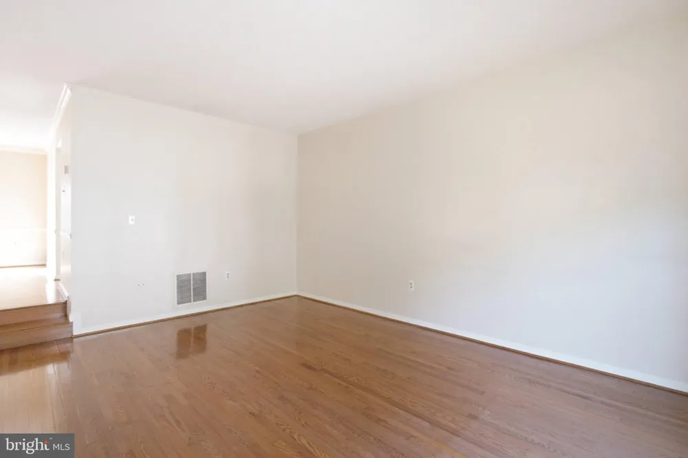 8111 SQUIRREL RUN ROAD Springfield, VA 22152