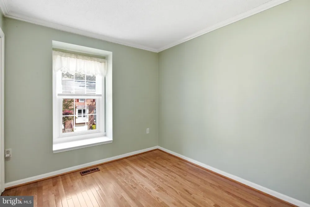 8111 SQUIRREL RUN ROAD Springfield, VA 22152