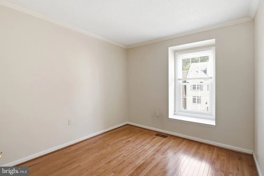 8111 SQUIRREL RUN ROAD Springfield, VA 22152