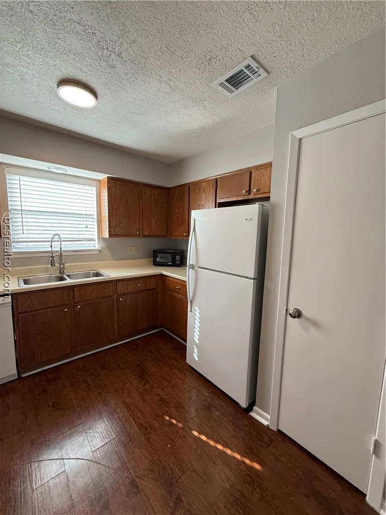 918 Spring Loop #C College Station, TX 77840