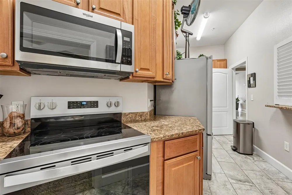 808 3RD AVENUE W #809 Bradenton, FL 34205