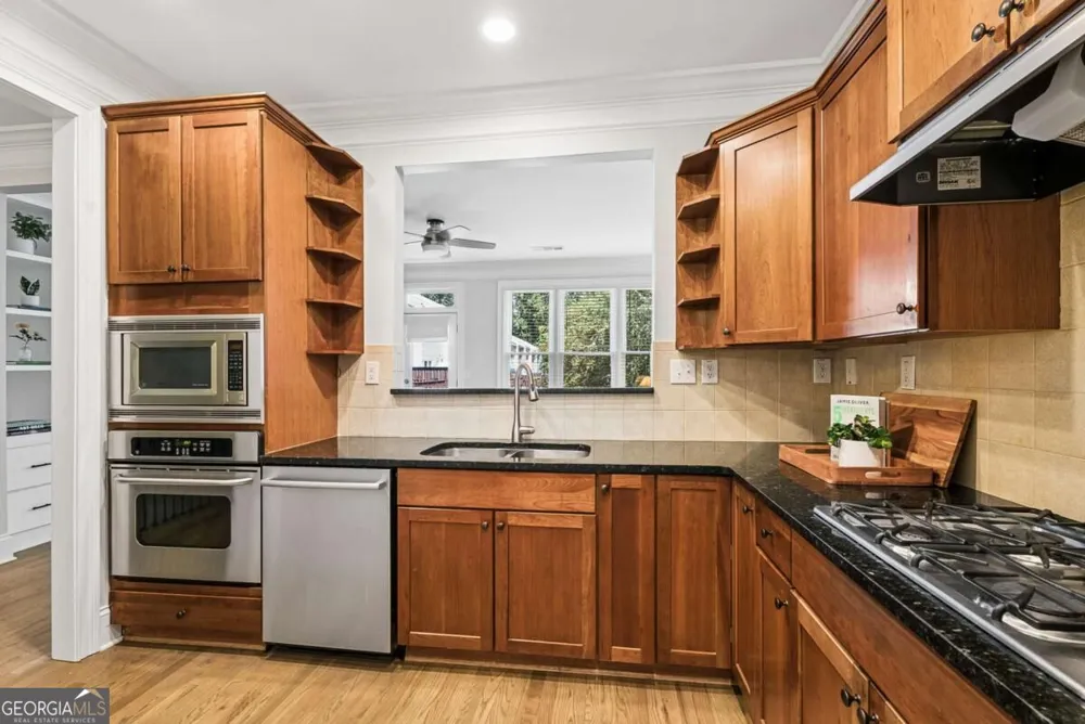 6 Oakhurst TER Decatur, GA 30030