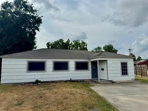 1307 Armor Avenue