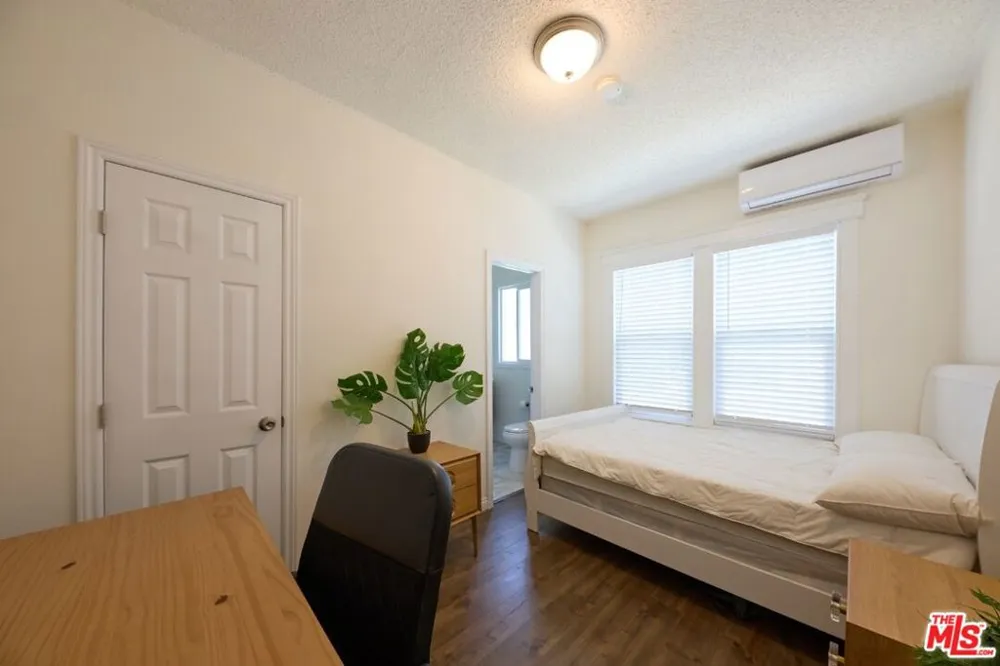 1475 W 28th Street Los Angeles, CA 90007
