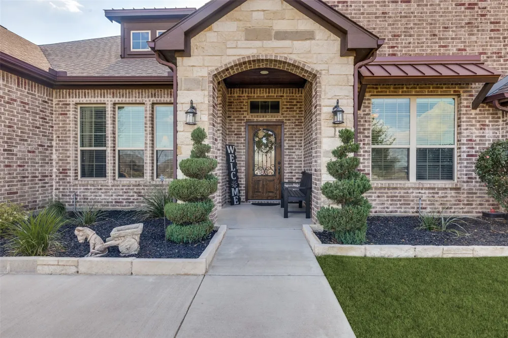 110 High Ridge Court Decatur, TX 76234