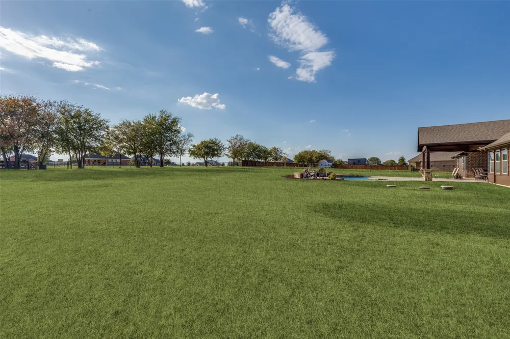 110 High Ridge Court Decatur, TX 76234