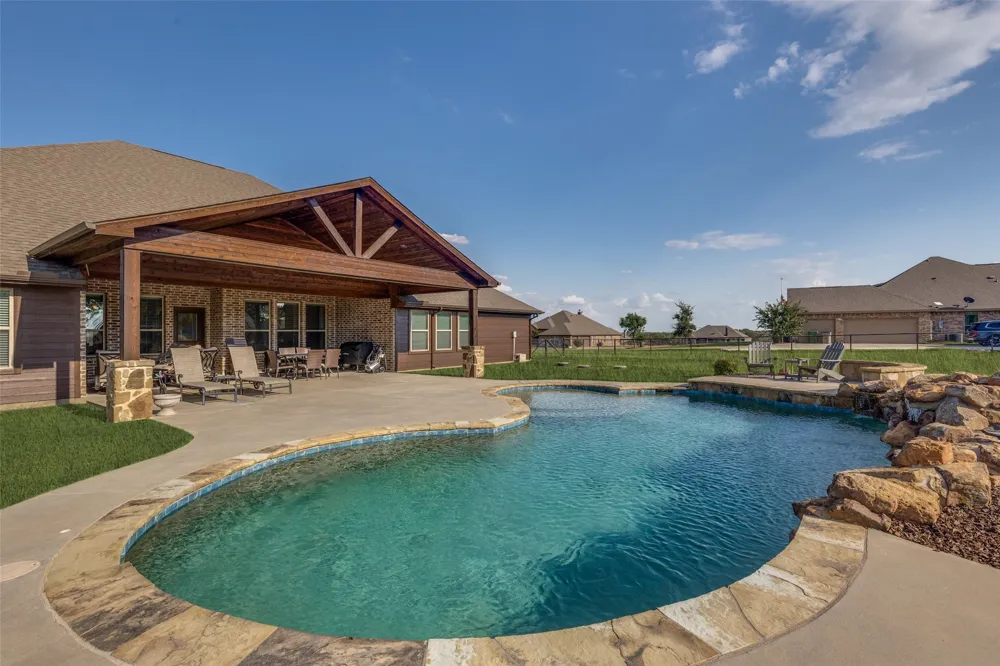 110 High Ridge Court Decatur, TX 76234