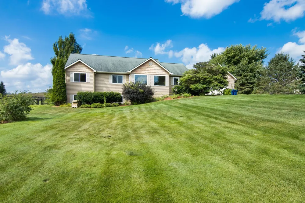 859 Shamrock Lane East Bay Township, MI 49696