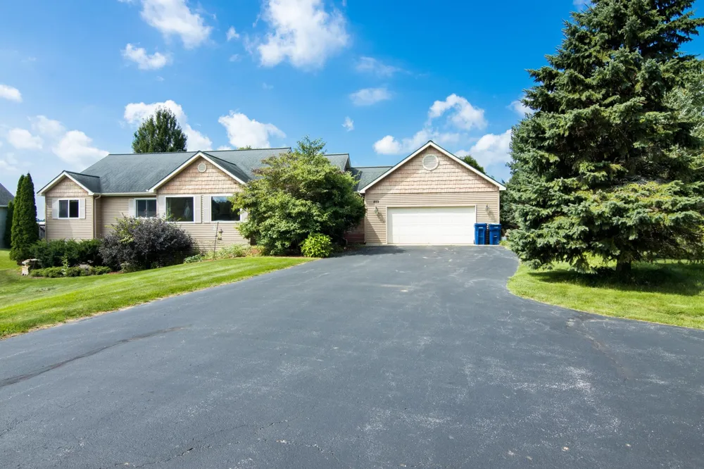 859 Shamrock Lane East Bay Township, MI 49696