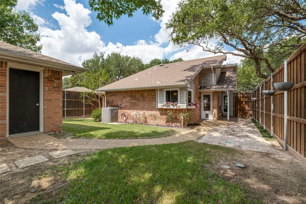 2702 Duval Drive Dallas, TX 75211