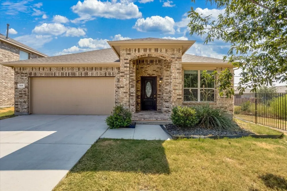 145 Hidden Creek Court Saginaw, TX 76131