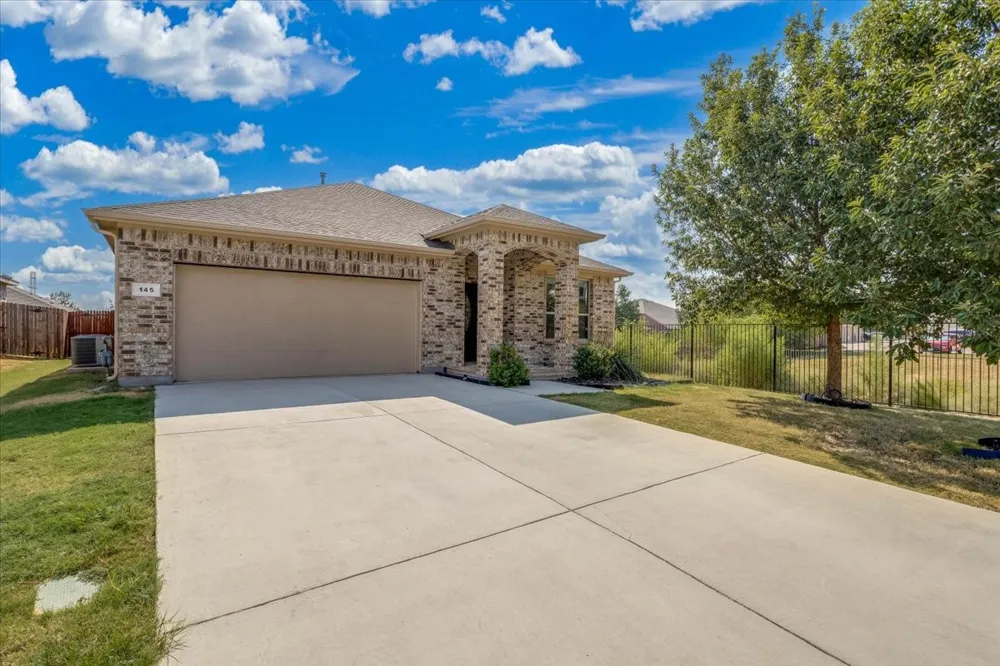 145 Hidden Creek Court Saginaw, TX 76131
