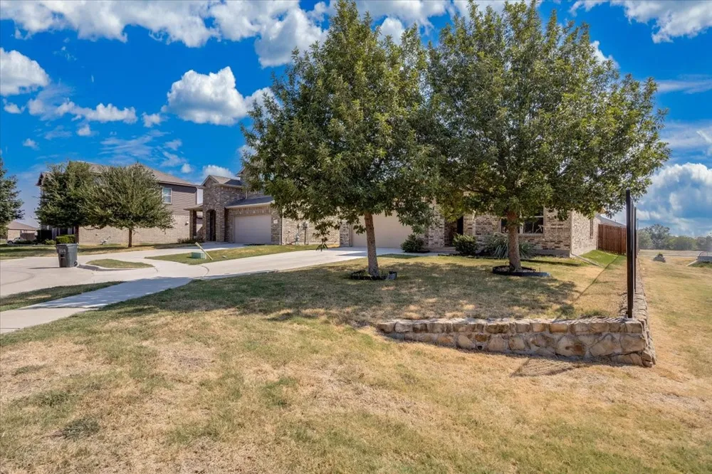 145 Hidden Creek Court Saginaw, TX 76131
