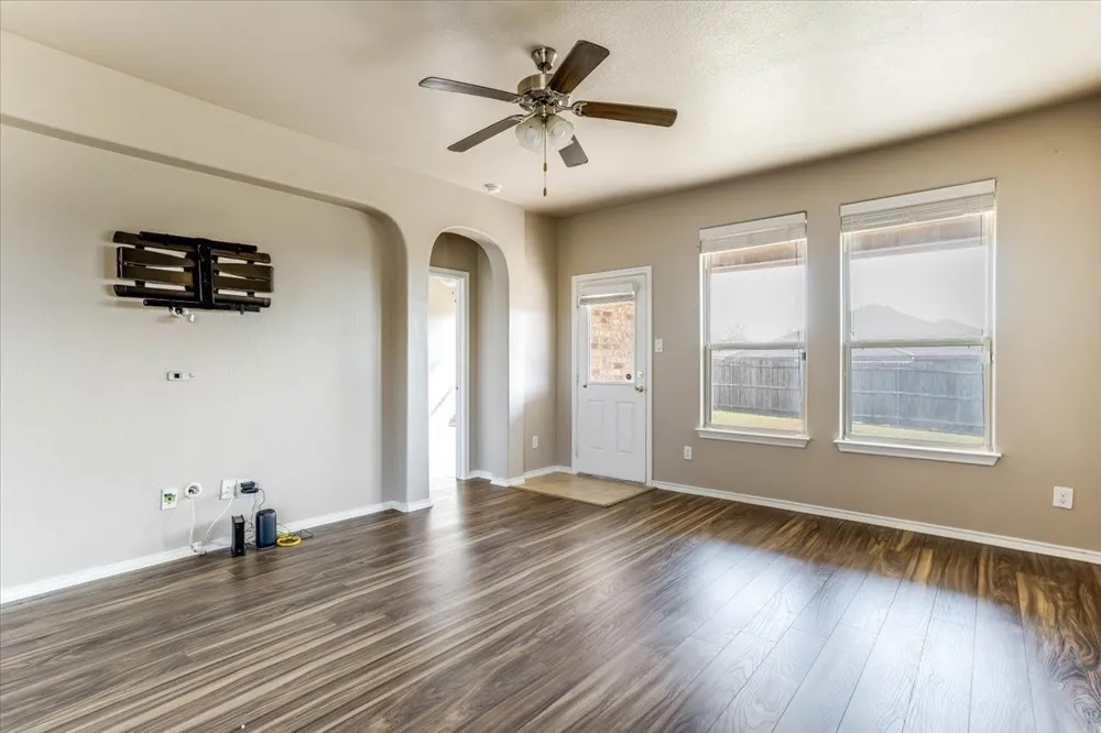 145 Hidden Creek Court Saginaw, TX 76131