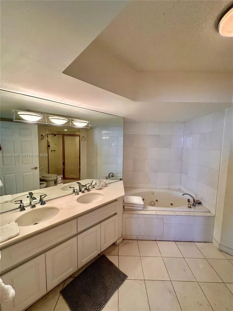 6301 Collins Ave #806 Miami Beach, FL 33141