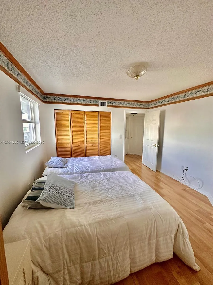 6301 Collins Ave #806 Miami Beach, FL 33141