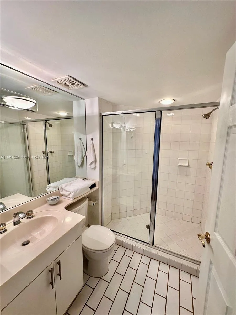 6301 Collins Ave #806 Miami Beach, FL 33141