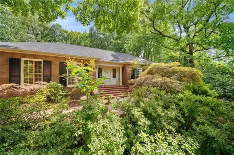 2822 Lazy Lane