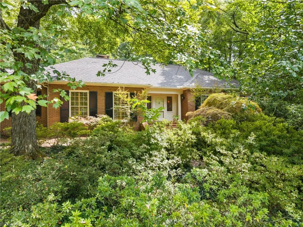 2822 Lazy Lane Winston-Salem, NC 27106