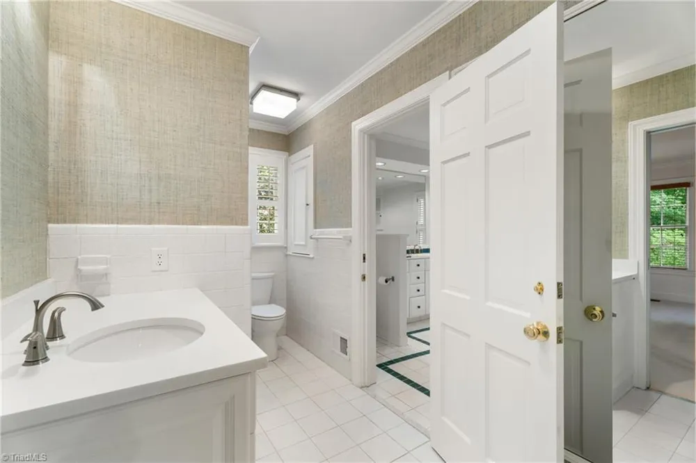 2822 Lazy Lane Winston-Salem, NC 27106