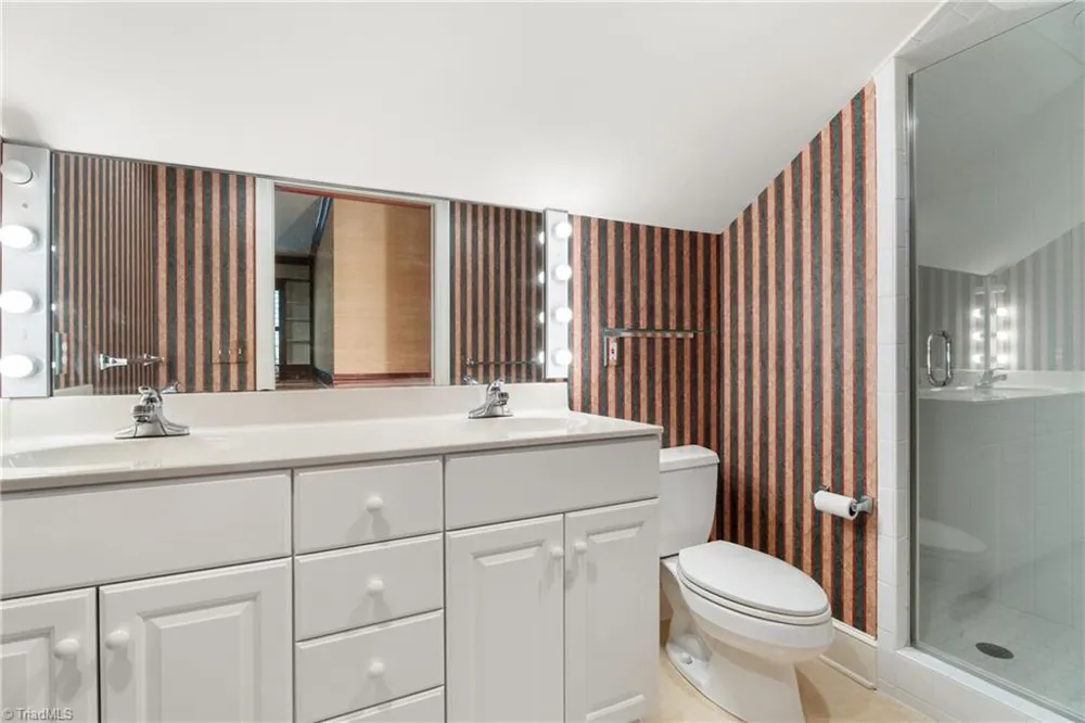2822 Lazy Lane Winston-Salem, NC 27106