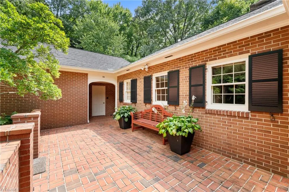 2822 Lazy Lane Winston-Salem, NC 27106