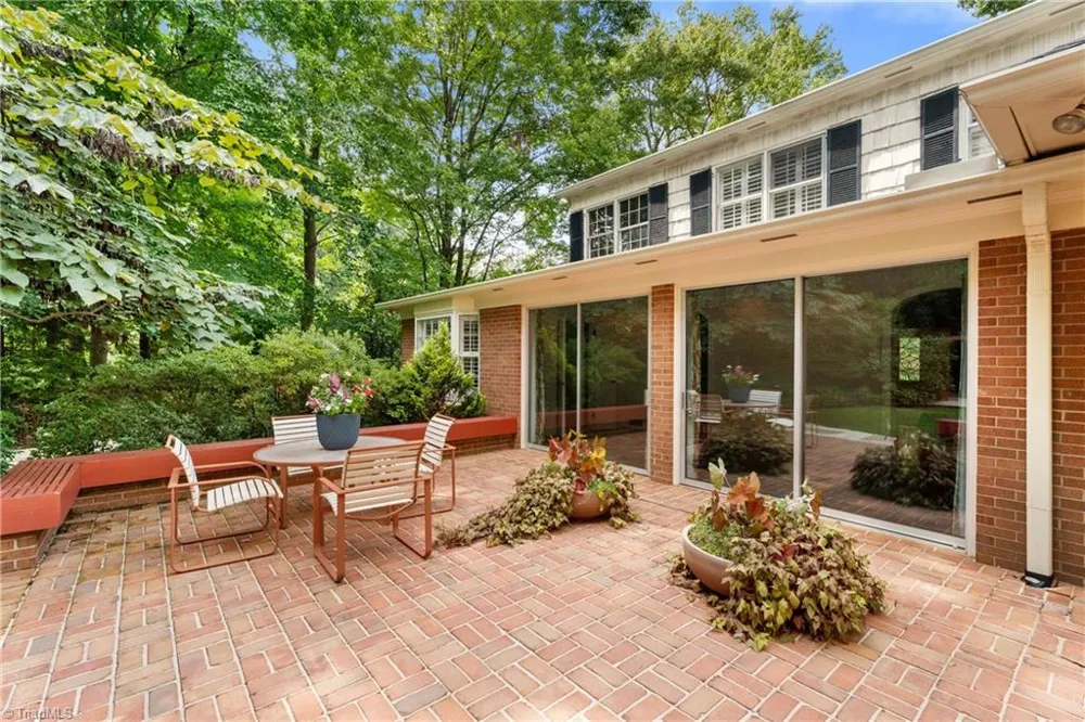 2822 Lazy Lane Winston-Salem, NC 27106