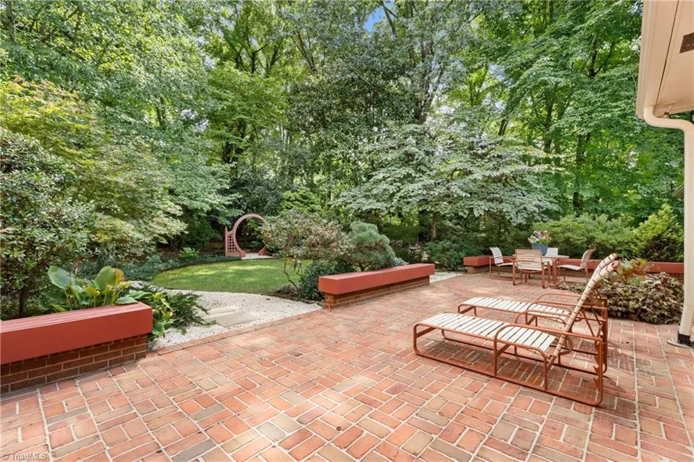 2822 Lazy Lane Winston-Salem, NC 27106
