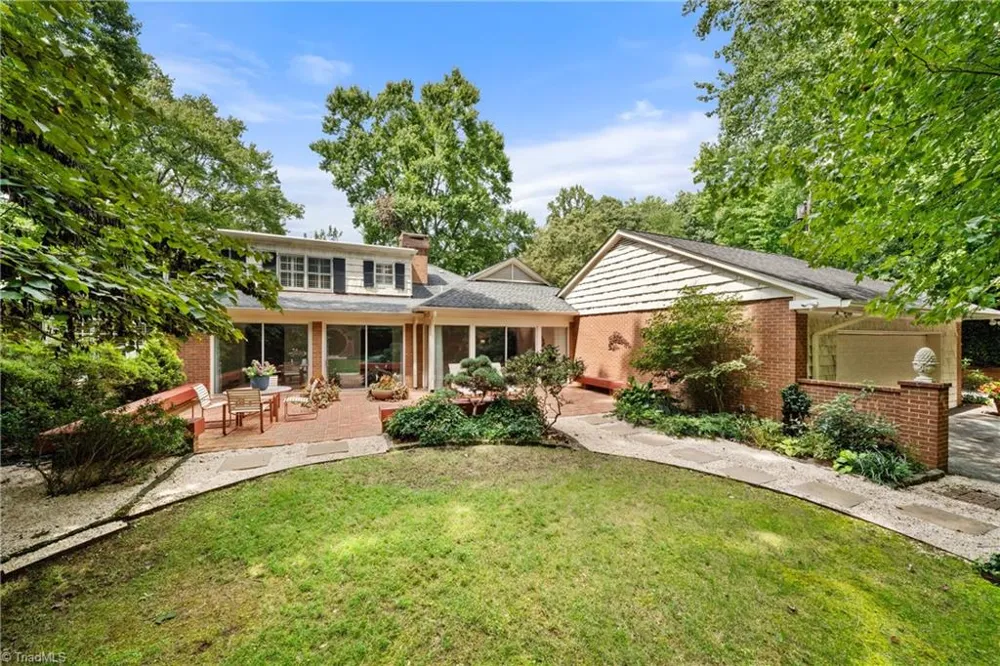 2822 Lazy Lane Winston-Salem, NC 27106
