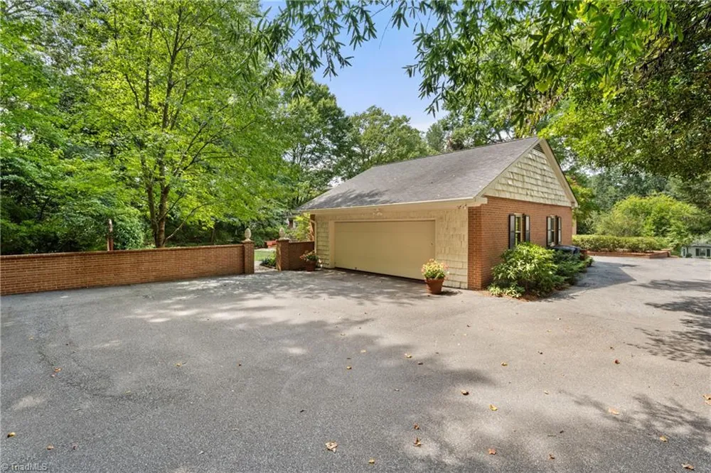 2822 Lazy Lane Winston-Salem, NC 27106