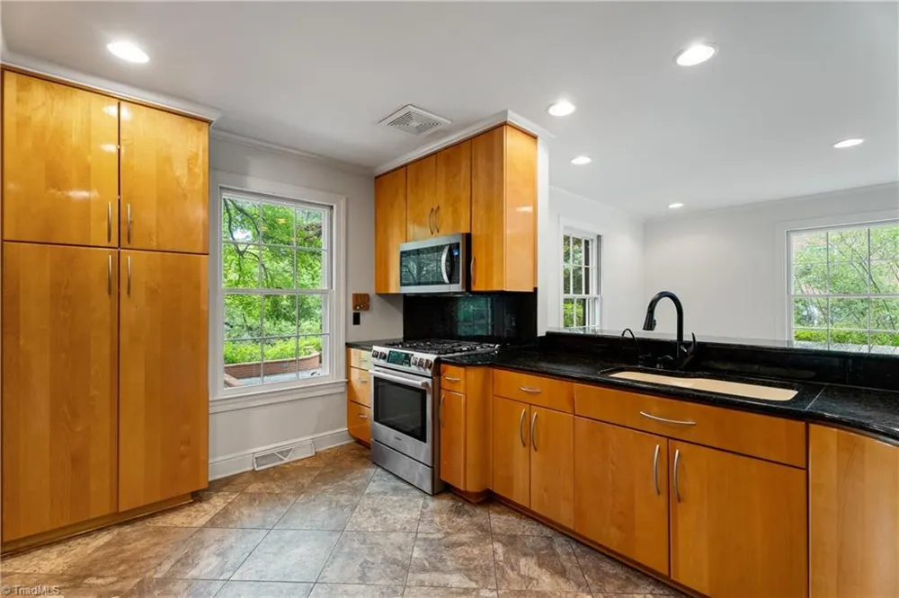 2822 Lazy Lane Winston-Salem, NC 27106