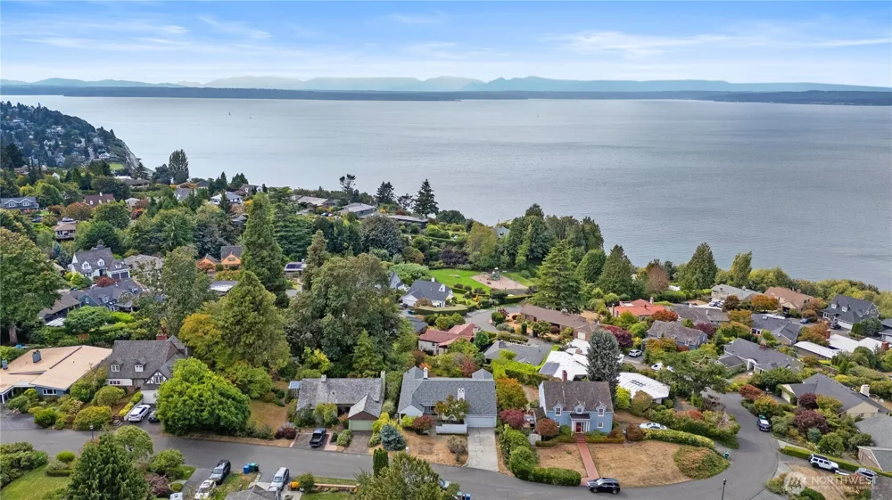 10561 15th Avenue NW Seattle, WA 98177