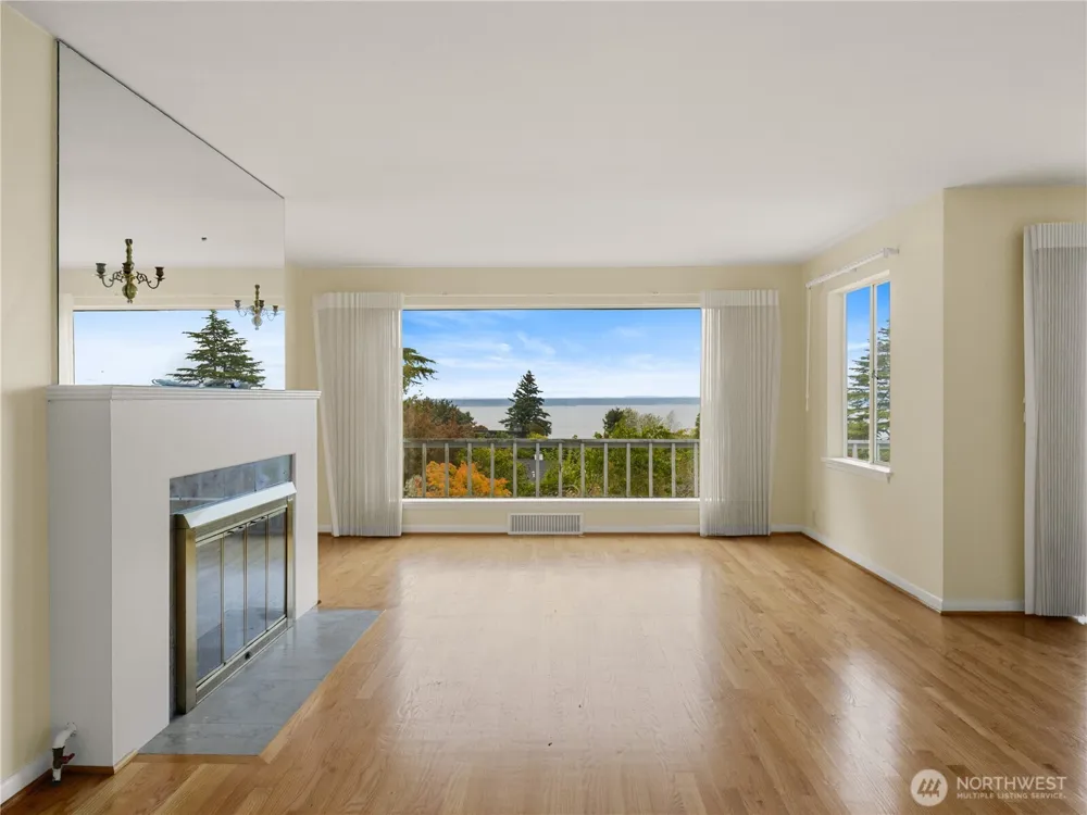 10561 15th Avenue NW Seattle, WA 98177