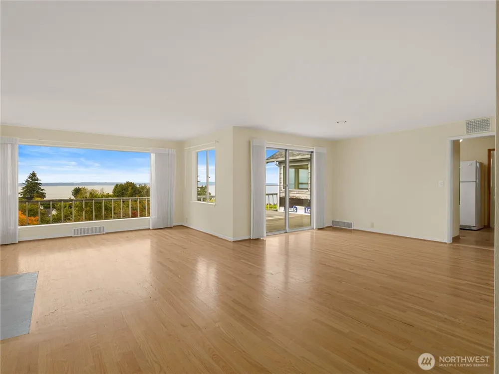 10561 15th Avenue NW Seattle, WA 98177