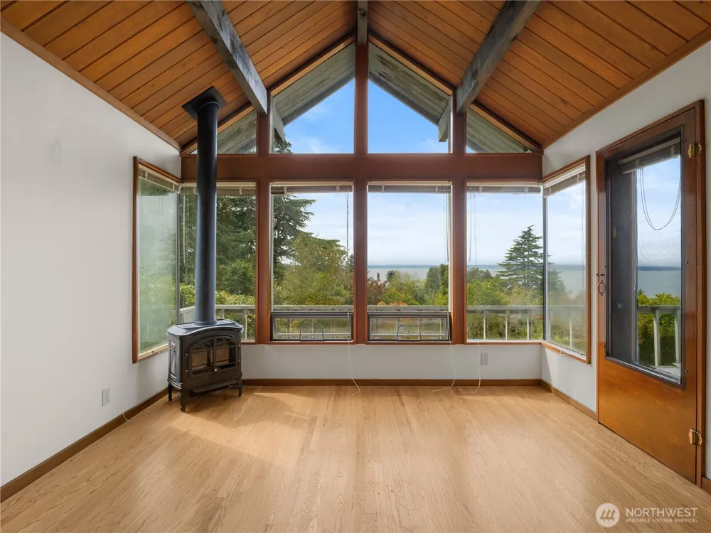 10561 15th Avenue NW Seattle, WA 98177