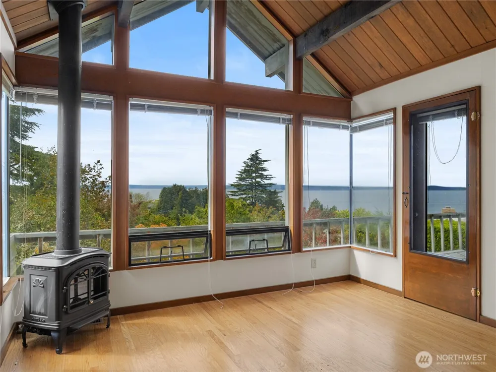 10561 15th Avenue NW Seattle, WA 98177