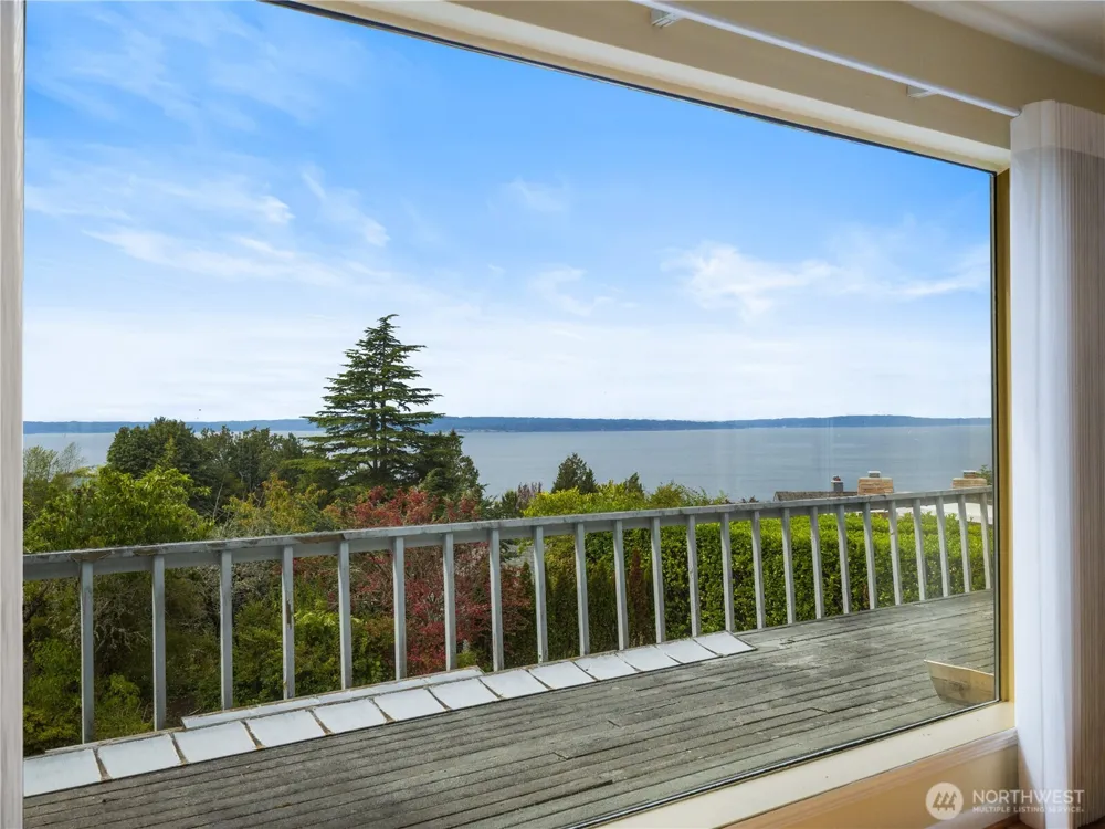10561 15th Avenue NW Seattle, WA 98177