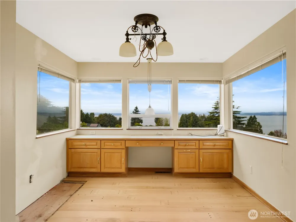 10561 15th Avenue NW Seattle, WA 98177