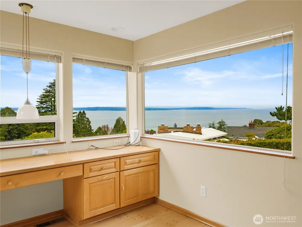 10561 15th Avenue NW Seattle, WA 98177
