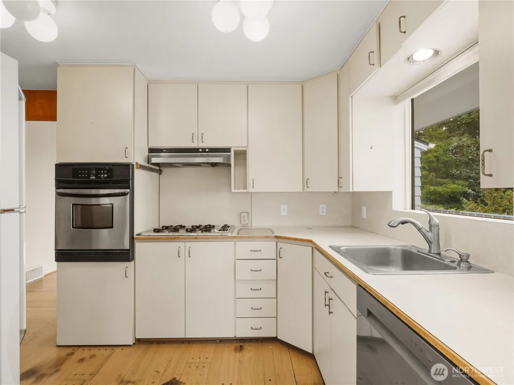 10561 15th Avenue NW Seattle, WA 98177